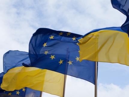 hp.EU_Ukraine.flags_.12.02.11