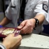 Migrantu krīzes dēļ varētu tikt atcelta ceļošana bez pasēm Šengenas zonā